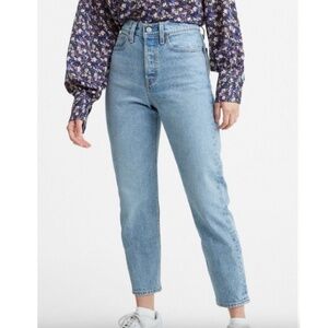 Levi’s | 24 Wedgie Fit Straight Jeans – Light Blue Wash
